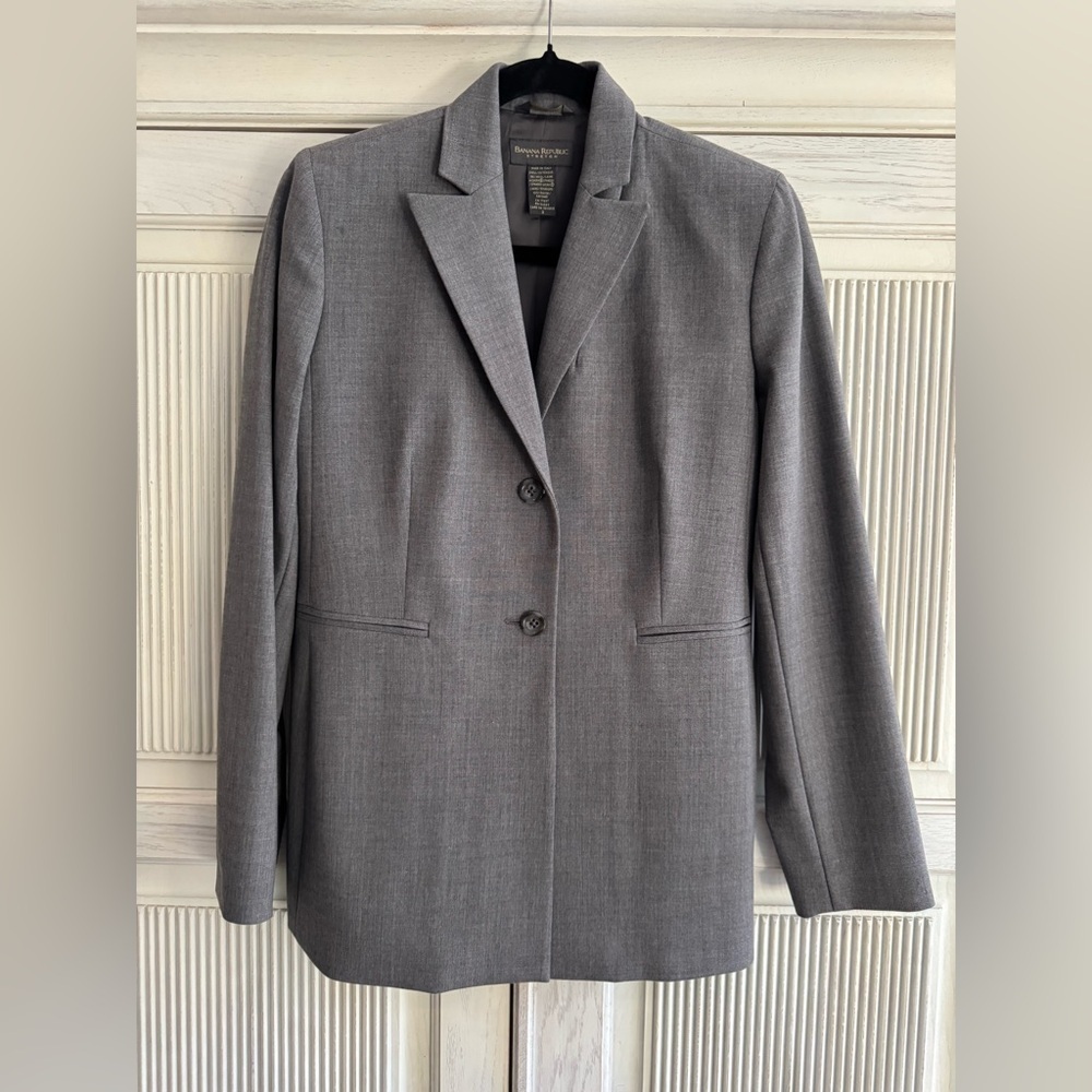BANANA REPUBLIC Women's Classic Gray Wool Blazer Size 2